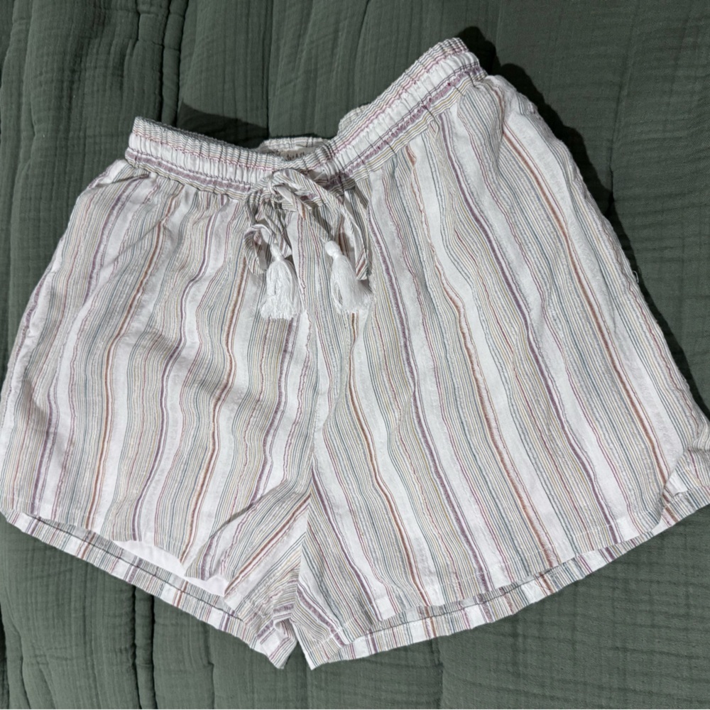 Good used condition hem and thread shorts. Sz med
